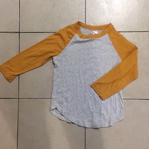Gray/Yellow T-Shirt Midlength Sleeves